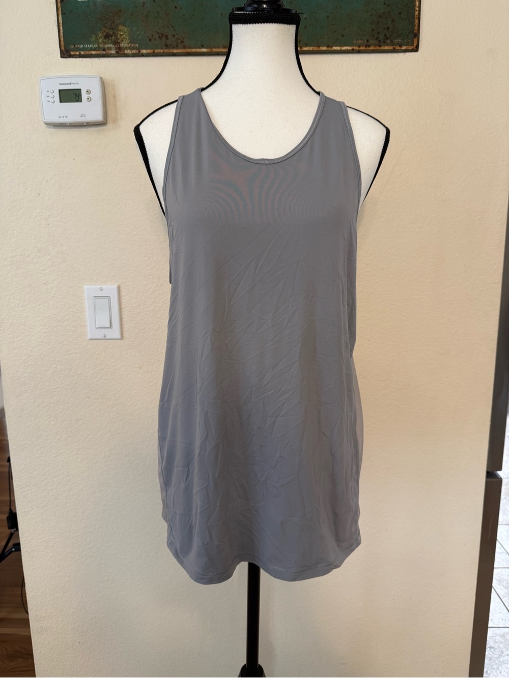 Victoria’s Secret Sport Gray Mesh Detail Athletic Tank Sheer cut out Back Large